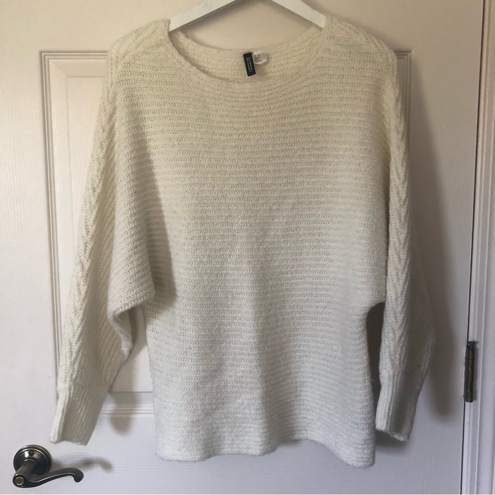 White dolman sleeves knit sweater